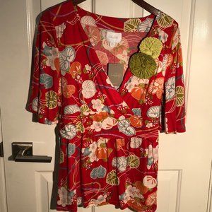 Knit top with cute detailing